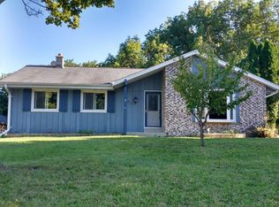 219 Willow Dr, Hartland, WI 53029