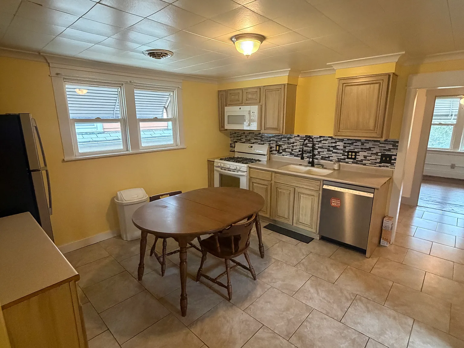 2 bed, 1000 sqft, $1,200 — Photo 3