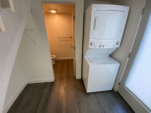 4th image of 4405 W Point Loma Blvd #306