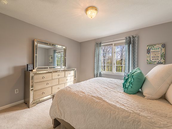 4th image of 135 Hunter Dr