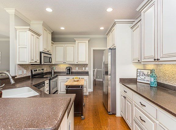 Stainless Appliances, Backsplash, Great Cabinets