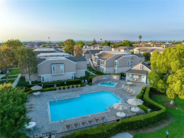 10490 E Briar Oaks Dr APT B, Stanton, CA 90680