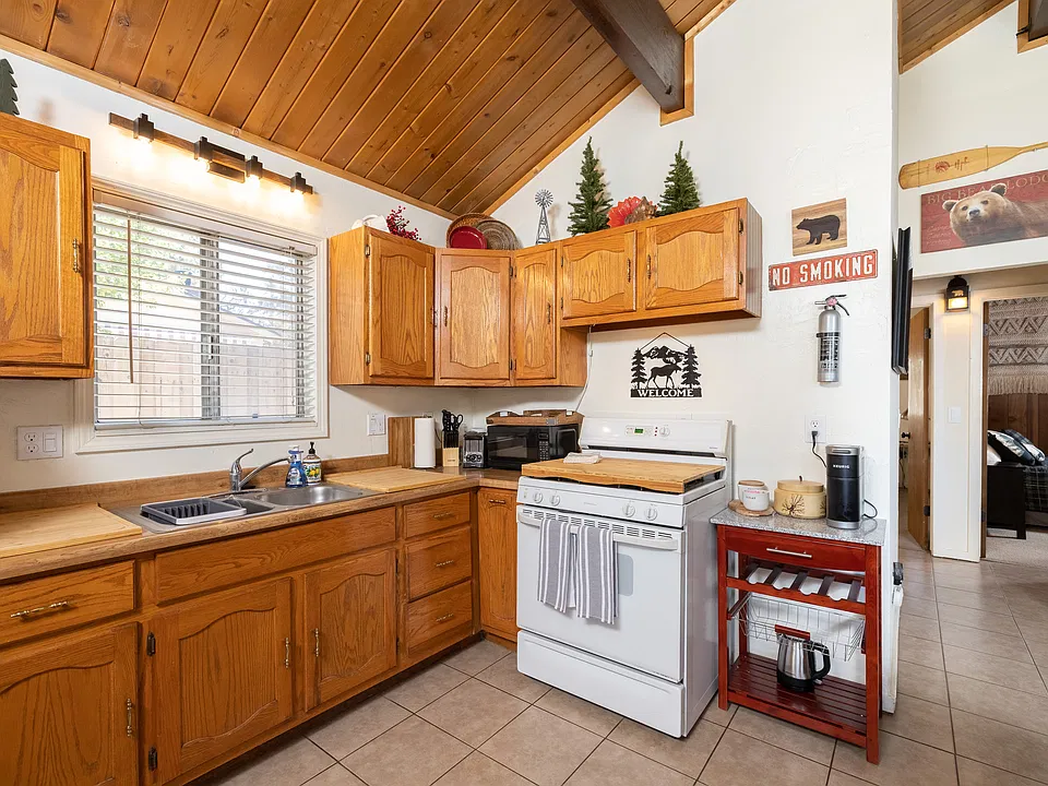 2104 6th Ln