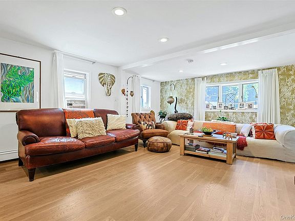 5th image of 215 Chestnut Street