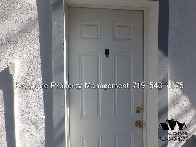 321 E 2nd St #4 — Photo 3