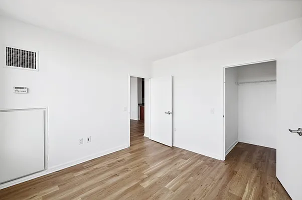 Rented by Greystar | media 6