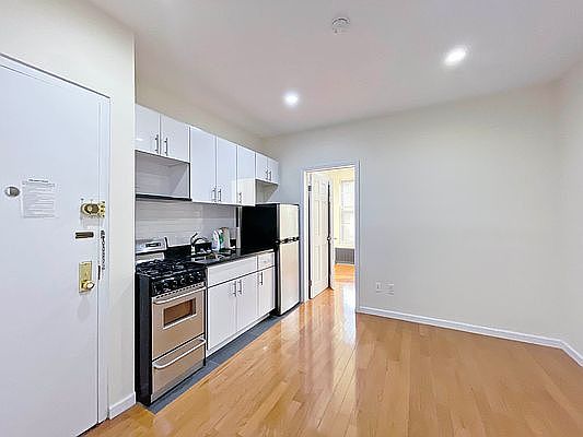 2nd image of 328 E 15th St APT 16