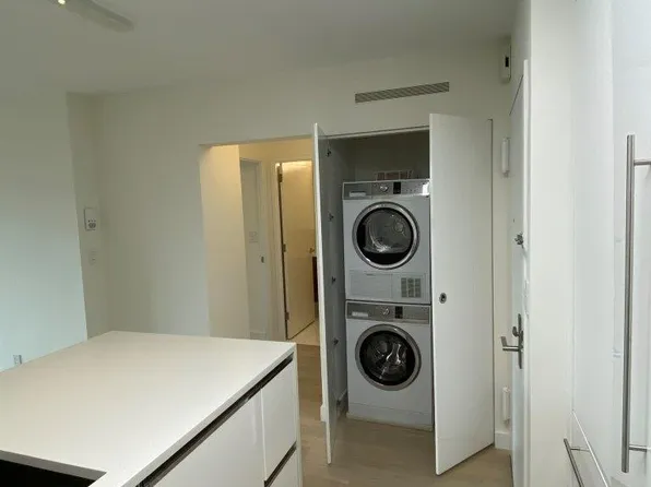 301 West 53rd Street image 2 of 23