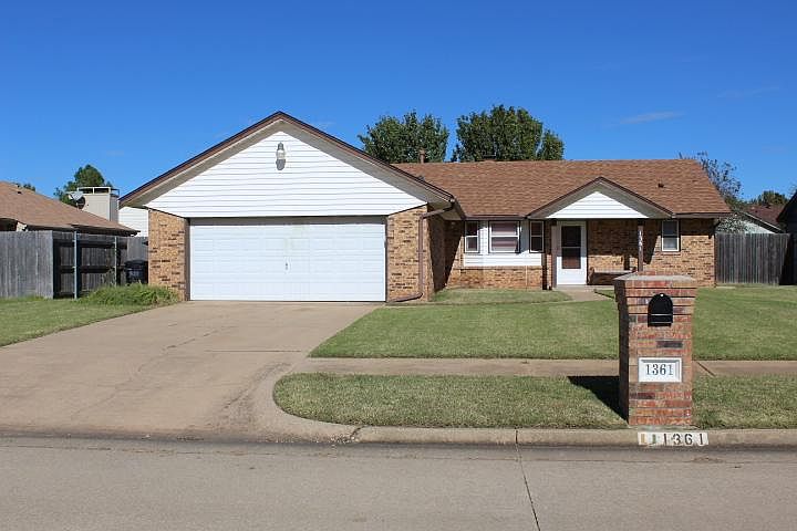 1st image of 1361 W Cedarbrook Ln