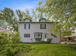 713 Sycamore Ln, Machesney Park, IL 61115