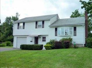 29 Nolan Dr, Bloomfield, CT 06002