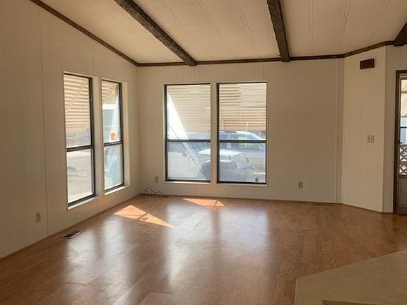 4th image of 1329 Muskrat Ln