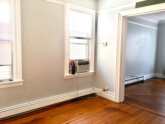 4th image of 122 E 235th St Floor 1