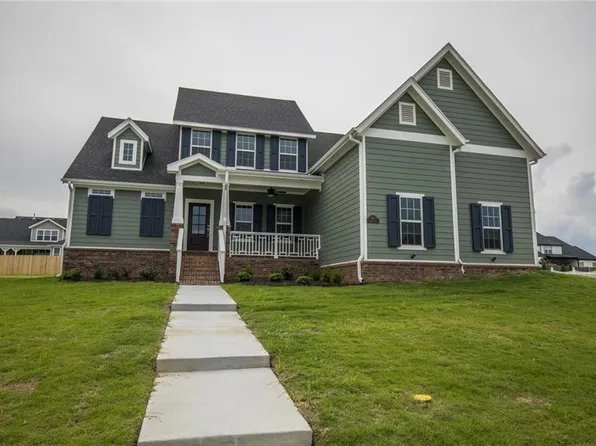 910 Chancery Ln, Cave Springs, AR 72718