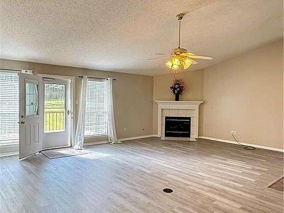 3rd image of 1630 Ashmoor Dr E