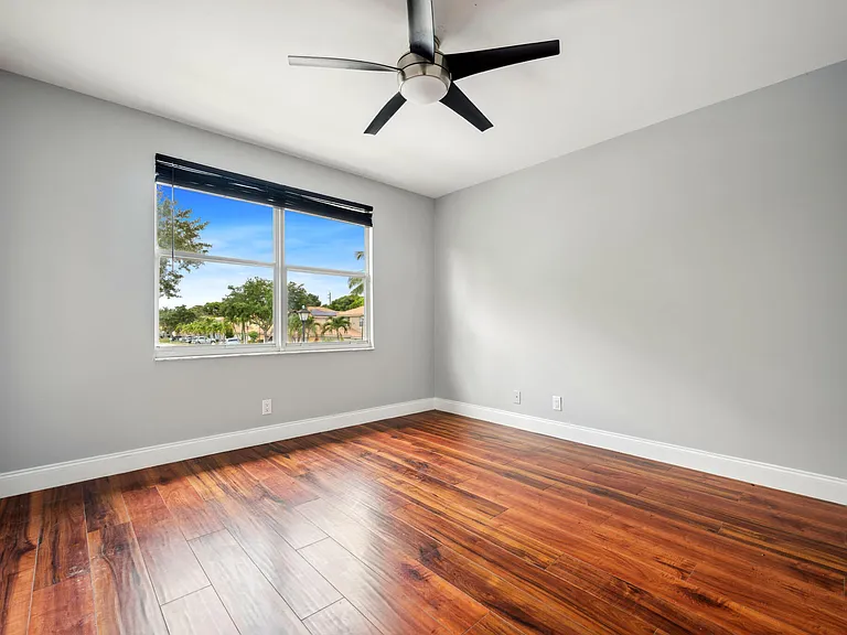3460 Commodore Ct — Photo 12