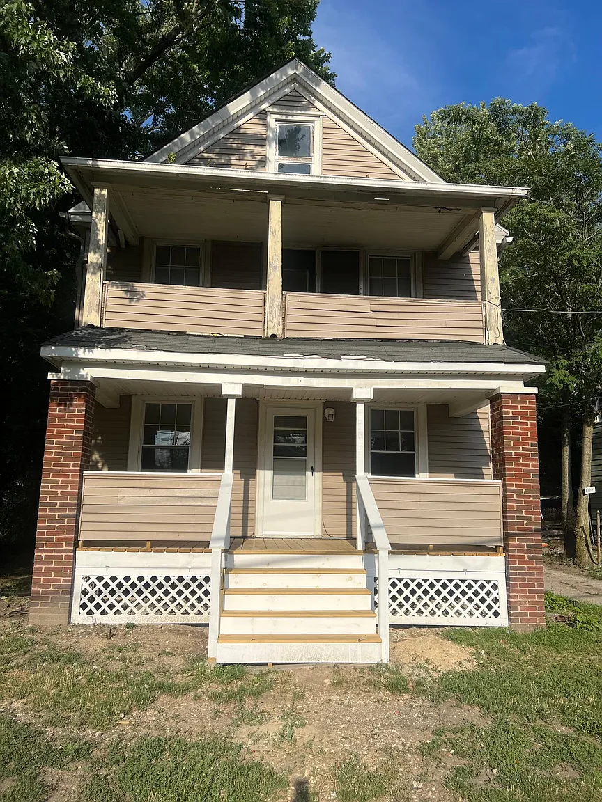 2349 Elyria Ave photo 1