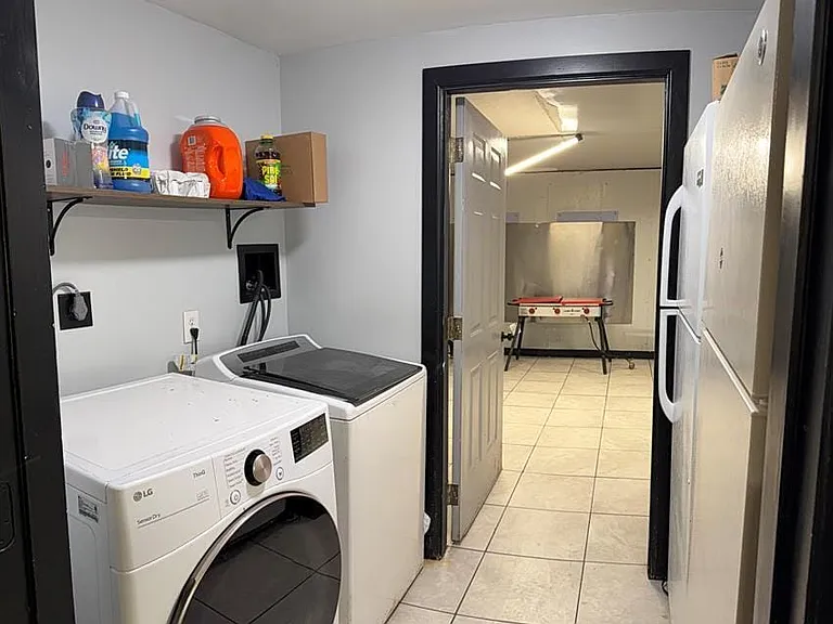22 Irving Pl #1 — Photo 8