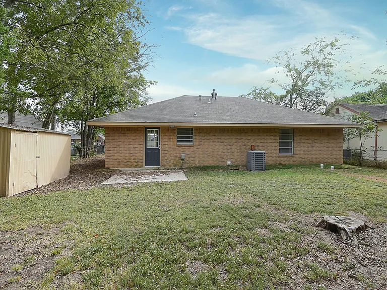 4008 Templeton St — Photo 36