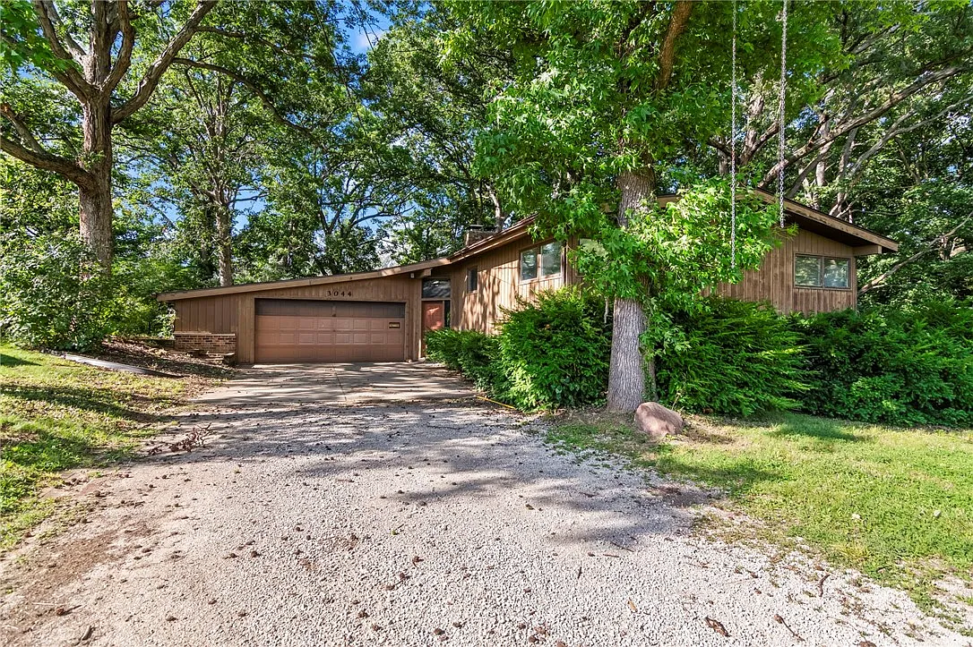 3044 Greenlake Dr photo 1