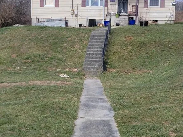 265 Fairmont Ave, Tazewell, VA 24651