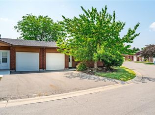 1 Arch Deacon Clark Trl, Hamilton, ON L9B2M2