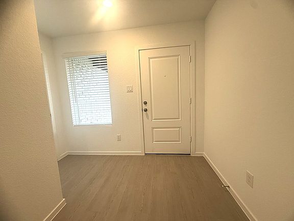 2nd image of 1520 Sunset Ridge Dr