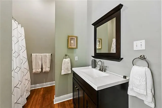 818 Constantinople St — Photo 19