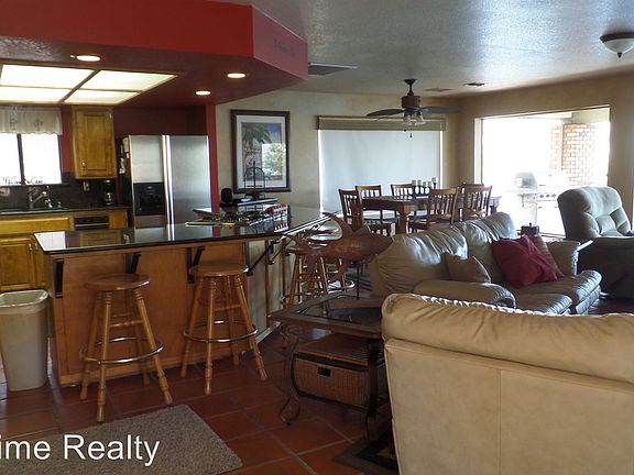4th image of 975 Riverfront Dr