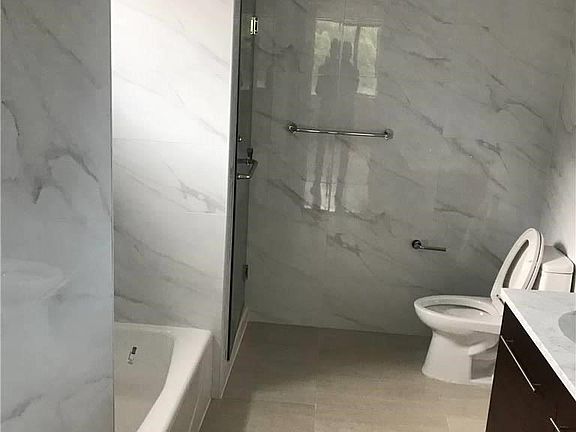 3rd image of 13646 41st Ave Unit 3E
