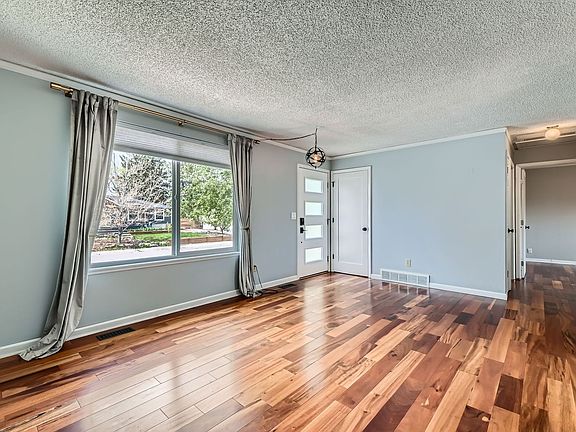 5th image of 1186 N Franklin Ave