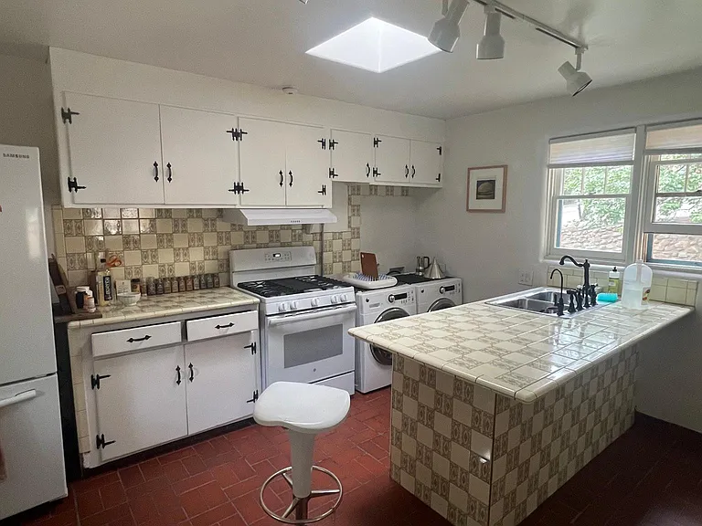 529 Armijo St #B — Photo 9