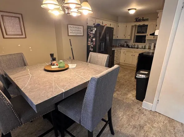 22 W Canal St, Dover, PA 17315
