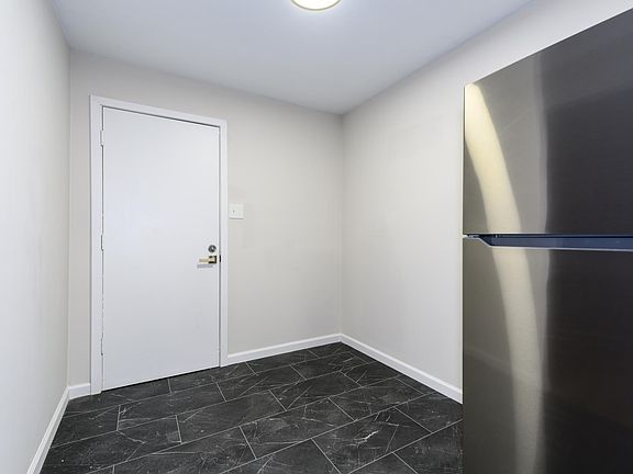 4th image of 2000 Bellevue Ave #X2