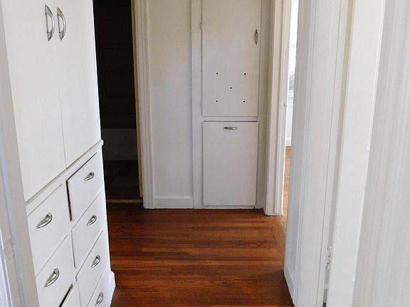 3rd image of 523 W 5th St