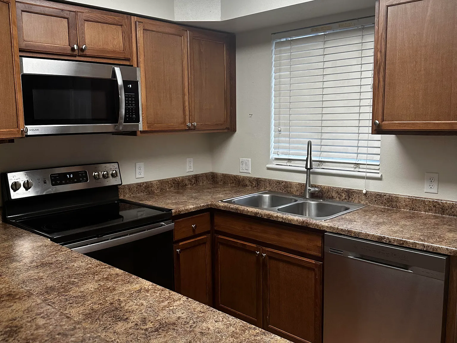2 bed, 1102 sqft, $1,850 — Photo 2
