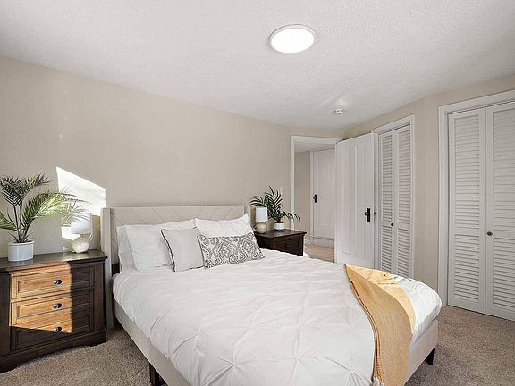 4th image of 5912 Bartlett Blvd