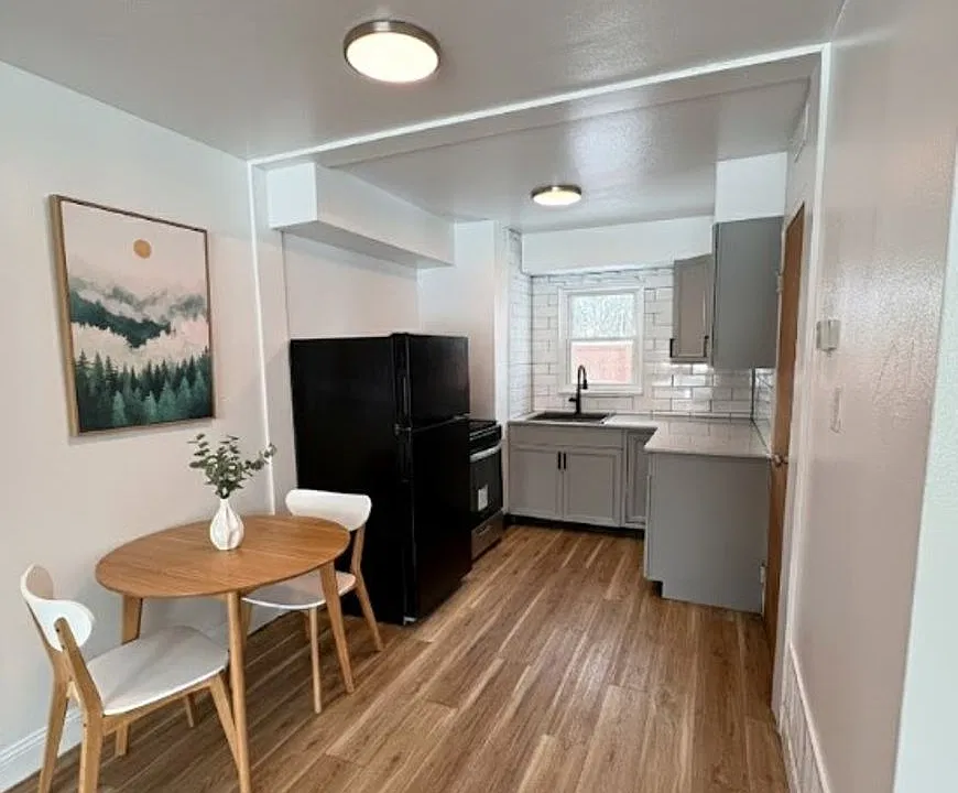 201-207 Parkview Blvd