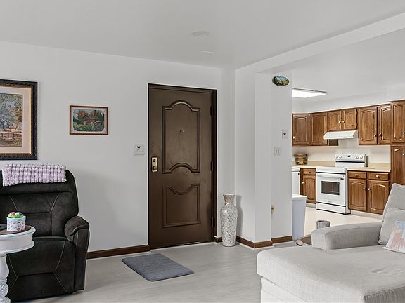 5th image of 5291 Chestnut Ridge Rd APT D