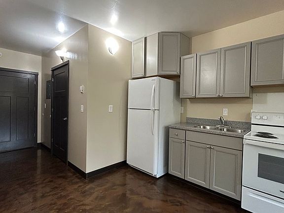 2nd image of 2727 Park Way #2