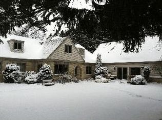 N75W29080 Winzer Rd, Hartland, WI 53029