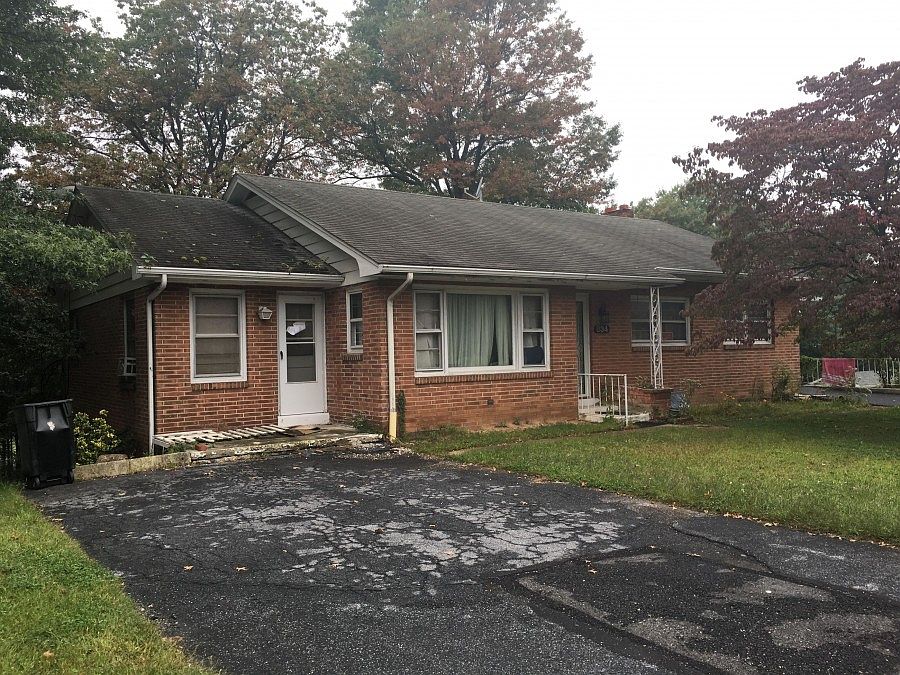 2nd image of 834 Pine St