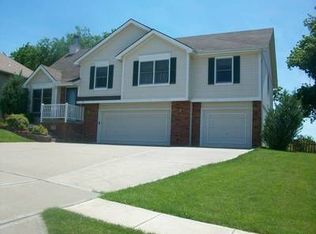 307 Lakeview Dr, Smithville, MO 64089