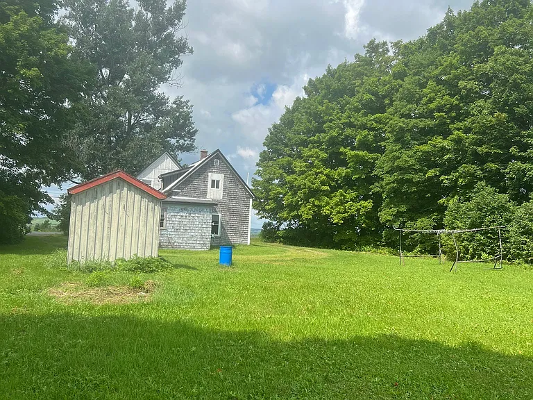 871 Madawaska Rd — Photo 4