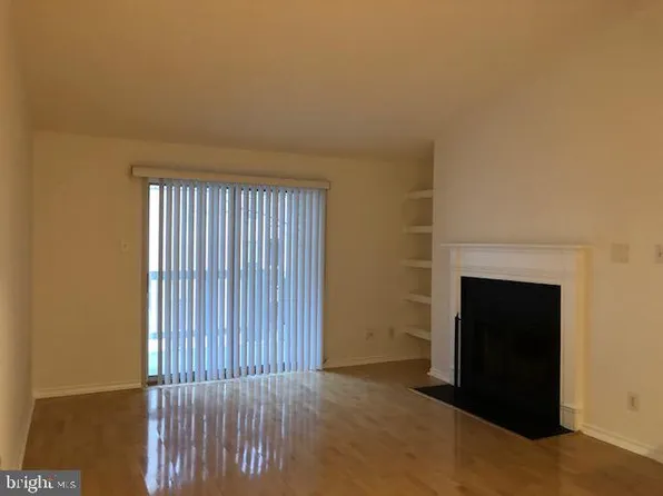 1532 Lincoln Way APT 302, McLean, VA 22102