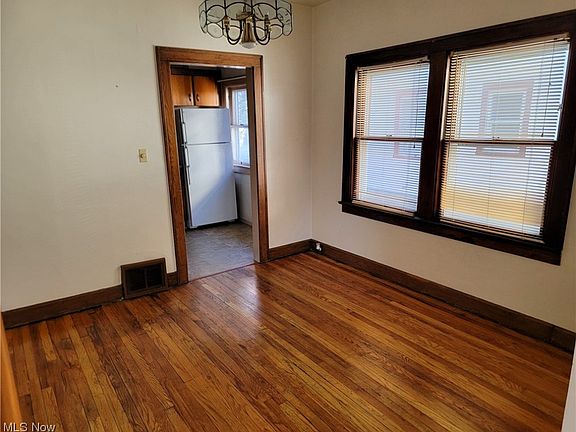 5th image of 2720 Portman Ave