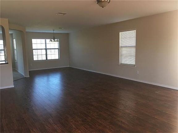 4th image of 524 Castebar Dr