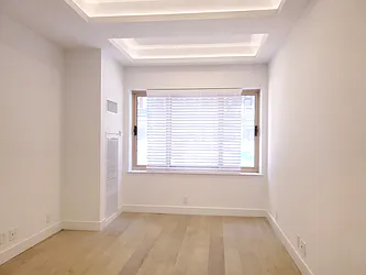 Sold by Barlavi Inc.