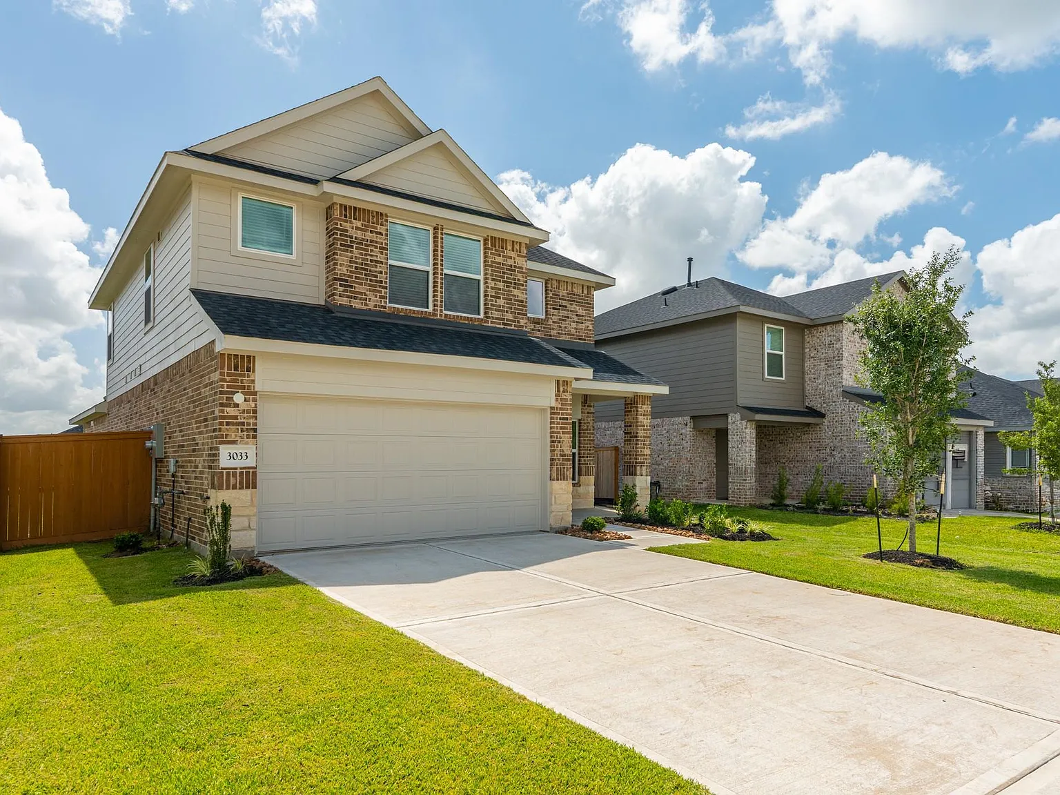 4 bed, 2.5 bath, 2331 sqft, $2,800 — Photo 2