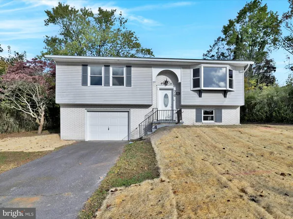76 Crestview Dr, Pottsville, PA 17901